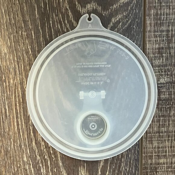 Tupperware Juice Container with Lid - Picture 10 of 11